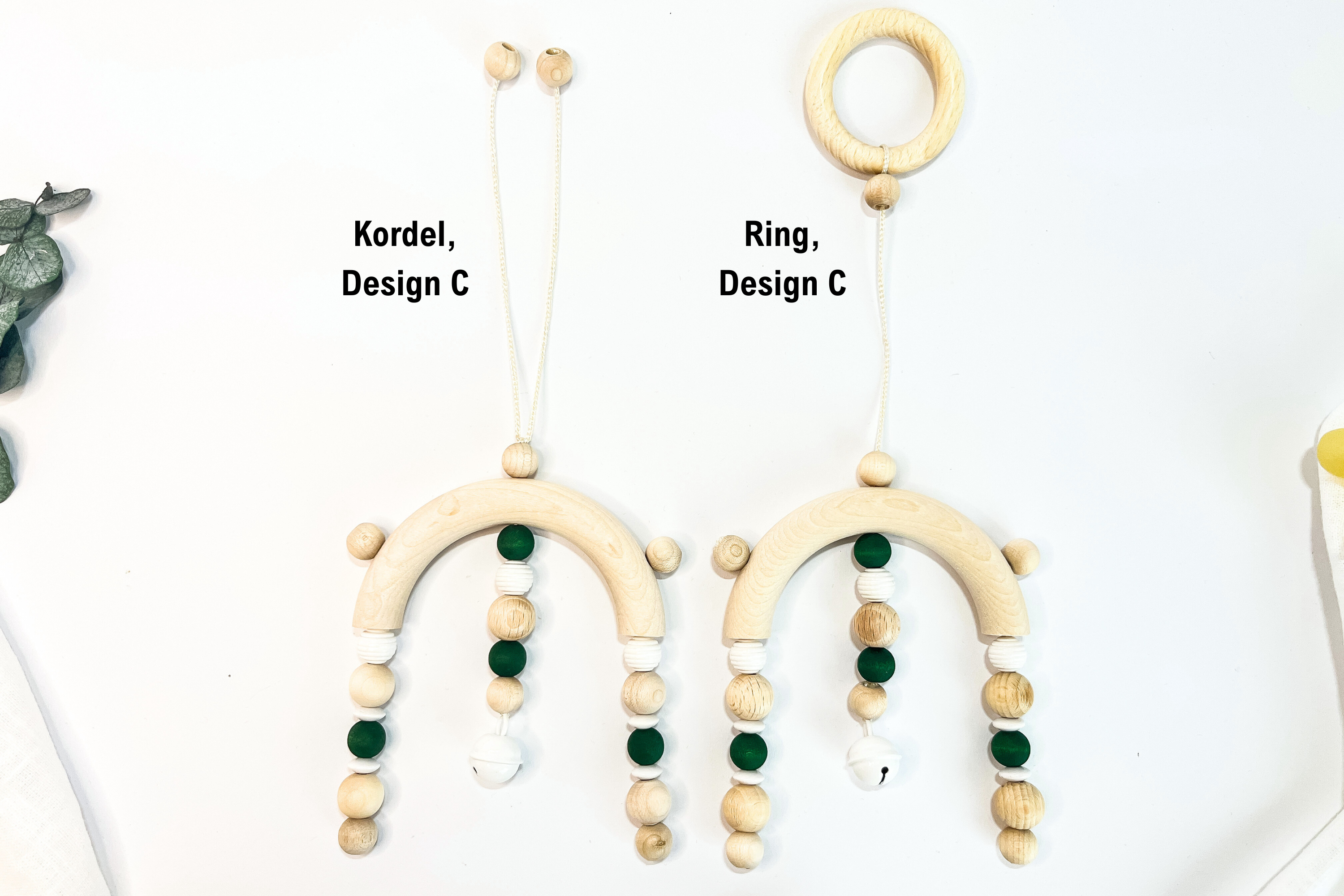 Handmade Baby Spielbogen Anhänger mit Auswahl von Designs und Aufhängungen – ideal für Spielbogen, Baby Gym oder Maxi Cosi 

Beispiel: Design C mit Kordel oder Ring als Befestigung für Spielebogen oder Maxi Cosi
