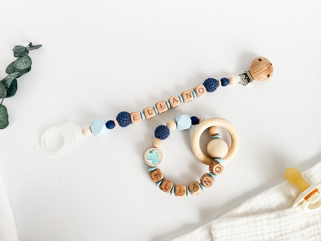 Geschenkset Baby personalisiert – Schnullerkette & Greifring aus Holz, Handmade